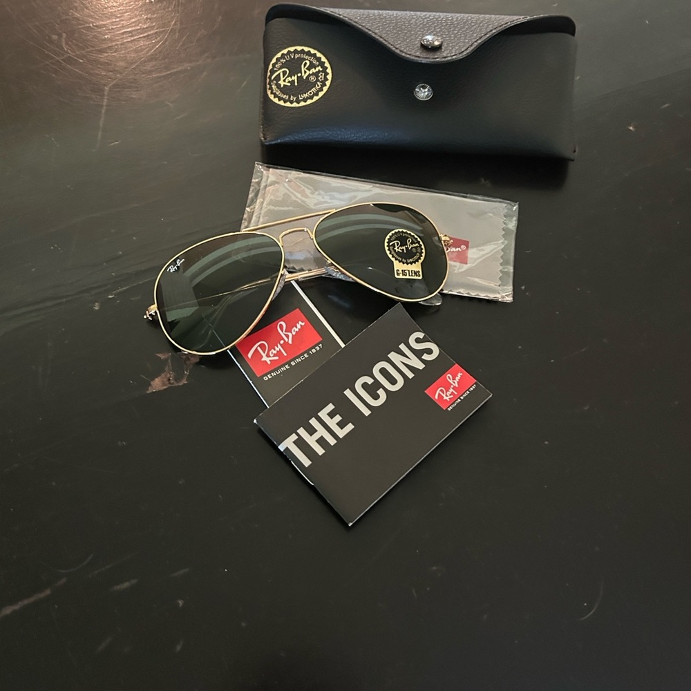 New Ray-Ban Gold Aviator Sunglasses with Dark Lenses